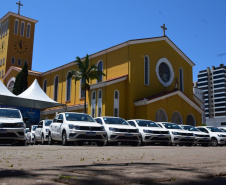 O Governo do Estado realizou mais uma entrega dos carros para Estratégia da Saúde da Família (ESF) neste sábado (13). Agora, os 15 municípios da 7ª Regional de Saúde de Pato Branco foram beneficiados com a doação de 43 automóveis, em um investimento de mais de R$ 1,4 milhão. - Pato Branco, 13/11/2021 - Foto: Américo Antonio/SESA