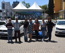 O Governo do Estado realizou mais uma entrega dos carros para Estratégia da Saúde da Família (ESF) neste sábado (13). Agora, os 15 municípios da 7ª Regional de Saúde de Pato Branco foram beneficiados com a doação de 43 automóveis, em um investimento de mais de R$ 1,4 milhão. - Pato Branco, 13/11/2021 - Foto: Américo Antonio/SESA