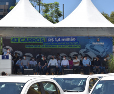 O Governo do Estado realizou mais uma entrega dos carros para Estratégia da Saúde da Família (ESF) neste sábado (13). Agora, os 15 municípios da 7ª Regional de Saúde de Pato Branco foram beneficiados com a doação de 43 automóveis, em um investimento de mais de R$ 1,4 milhão. - Pato Branco, 13/11/2021 - Foto: Américo Antonio/SESA