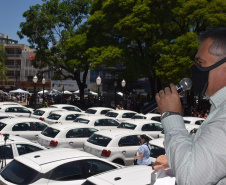 O Governo do Estado realizou mais uma entrega dos carros para Estratégia da Saúde da Família (ESF) neste sábado (13). Agora, os 15 municípios da 7ª Regional de Saúde de Pato Branco foram beneficiados com a doação de 43 automóveis, em um investimento de mais de R$ 1,4 milhão. - Pato Branco, 13/11/2021 - Foto: Américo Antonio/SESA