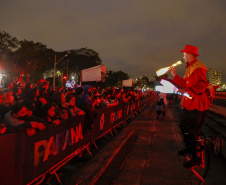 Primeira apresentação do Natal no Palácio Iguaçu é um espetáculo de fogos, luzes e música