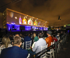 Primeira apresentação do Natal no Palácio Iguaçu é um espetáculo de fogos, luzes e música