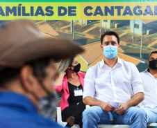Governo entrega 119 casas populares para ajudar famílias de Cantagalo