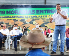 Governo entrega 119 casas populares para ajudar famílias de Cantagalo