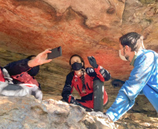 Projeto da UEPG realiza inventário de sítios arqueológicos com pinturas rupestres nos Campos Gerais