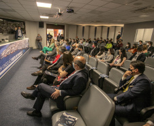 Nesta segunda-feira (22), o ministro Guilherme Caputo Bastos, do Tribunal Superior do Trabalho (TST), visitou a sede da Portos do Paraná, onde participou do II Seminário sobre Trabalho Portuário. Organizado pelo Órgão Gestor de Mão-de-Obra do Trabalhador Portuário Avulso (OGMO) de Paranaguá, o evento teve apoio da administração dos portos de Paranaguá e Antonina. - Paranaguá, 22/11/2021 - Foto: Claudio Neves/Portos do Paraná