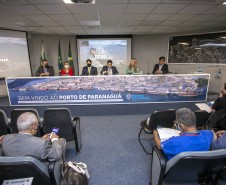 Nesta segunda-feira (22), o ministro Guilherme Caputo Bastos, do Tribunal Superior do Trabalho (TST), visitou a sede da Portos do Paraná, onde participou do II Seminário sobre Trabalho Portuário. Organizado pelo Órgão Gestor de Mão-de-Obra do Trabalhador Portuário Avulso (OGMO) de Paranaguá, o evento teve apoio da administração dos portos de Paranaguá e Antonina. - Paranaguá, 22/11/2021 - Foto: Claudio Neves/Portos do Paraná
