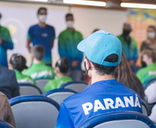 A manhã da última terça-feira, 09, foi de homenagens na Superintendência Geral de Esporte do Governo do Paraná. Após a delegação paranaense voltar campeã dos Jogos Escolares Brasileiros (JEBS) no Rio de Janeiro, os estudantes-atletas receberam uma novidade:  os participantes dos JEBS estão classificados para as bolsas-atletas, categoria formador, na edição 2022 do Programa Geração Olímpica e Paralímpica (GOP). - Curitiba, 09/11/2021 - Foto: Paraná Esporte