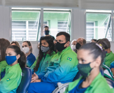 A manhã da última terça-feira, 09, foi de homenagens na Superintendência Geral de Esporte do Governo do Paraná. Após a delegação paranaense voltar campeã dos Jogos Escolares Brasileiros (JEBS) no Rio de Janeiro, os estudantes-atletas receberam uma novidade:  os participantes dos JEBS estão classificados para as bolsas-atletas, categoria formador, na edição 2022 do Programa Geração Olímpica e Paralímpica (GOP). - Curitiba, 09/11/2021 - Foto: Paraná Esporte