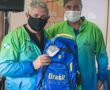 A manhã da última terça-feira, 09, foi de homenagens na Superintendência Geral de Esporte do Governo do Paraná. Após a delegação paranaense voltar campeã dos Jogos Escolares Brasileiros (JEBS) no Rio de Janeiro, os estudantes-atletas receberam uma novidade:  os participantes dos JEBS estão classificados para as bolsas-atletas, categoria formador, na edição 2022 do Programa Geração Olímpica e Paralímpica (GOP). - Curitiba, 09/11/2021 - Foto: Paraná Esporte