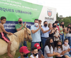 O secretário do Desenvolvimento Sustentável e do Turismo, Márcio Nunes, participou nesta quinta-feira (25) do plantio de mudas de árvores nativas no Parque Urbano de Maria Helena, no Noroeste do Estrado. O parque está com 77% de obras. -  Curitiba, 25/11/2021 - Foto: Alessandro Vieira/SEDEST