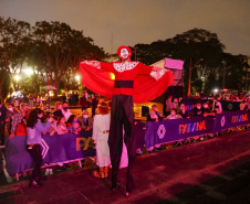 Natal Palácio Iguaçu emociona, encanta e alegra crianças e adultos, afirmam espectadores