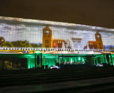 Natal Palácio Iguaçu emociona, encanta e alegra crianças e adultos, afirmam espectadores