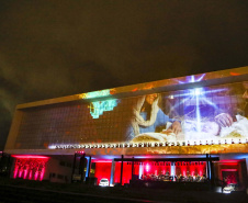 Natal Palácio Iguaçu emociona, encanta e alegra crianças e adultos, afirmam espectadores
