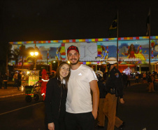 Natal Palácio Iguaçu emociona, encanta e alegra crianças e adultos, afirmam espectadores