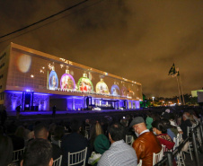 Natal Palácio Iguaçu emociona, encanta e alegra crianças e adultos, afirmam espectadores