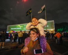 Natal Palácio Iguaçu emociona, encanta e alegra crianças e adultos, afirmam espectadores
