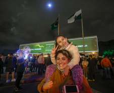 Natal Palácio Iguaçu emociona, encanta e alegra crianças e adultos, afirmam espectadores