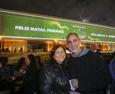 Natal Palácio Iguaçu emociona, encanta e alegra crianças e adultos, afirmam espectadores