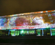 Natal Palácio Iguaçu emociona, encanta e alegra crianças e adultos, afirmam espectadores