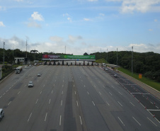 Encerramento dos atuais contratos de concessão de rodovias no Paraná. Abertura das catracas da praça de pedágio da Ecovia, na BR-277, em São José dos Pinhais, ocorrida à 0h00 deste domingo. - Curitiba, 28/11/2021 - Foto: Ari Dias/AEN