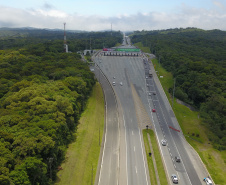 Encerramento dos atuais contratos de concessão de rodovias no Paraná. Abertura das catracas da praça de pedágio da Ecovia, na BR-277, em São José dos Pinhais, ocorrida à 0h00 deste domingo. - Curitiba, 28/11/2021 - Foto: Ari Dias/AEN