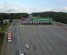 Encerramento dos atuais contratos de concessão de rodovias no Paraná. Abertura das catracas da praça de pedágio da Ecovia, na BR-277, em São José dos Pinhais, ocorrida à 0h00 deste domingo. - Curitiba, 28/11/2021 - Foto: Ari Dias/AEN