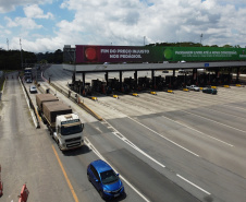 Encerramento dos atuais contratos de concessão de rodovias no Paraná. Abertura das catracas da praça de pedágio da Ecovia, na BR-277, em São José dos Pinhais, ocorrida à 0h00 deste domingo. - Curitiba, 28/11/2021 - Foto: Ari Dias/AEN