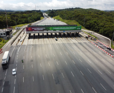 Encerramento dos atuais contratos de concessão de rodovias no Paraná. Abertura das catracas da praça de pedágio da Ecovia, na BR-277, em São José dos Pinhais, ocorrida à 0h00 deste domingo. - Curitiba, 28/11/2021 - Foto: Ari Dias/AEN