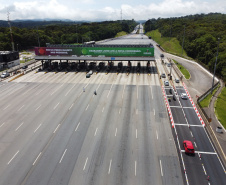 Encerramento dos atuais contratos de concessão de rodovias no Paraná. Abertura das catracas da praça de pedágio da Ecovia, na BR-277, em São José dos Pinhais, ocorrida à 0h00 deste domingo. - Curitiba, 28/11/2021 - Foto: Ari Dias/AEN