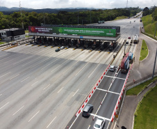 Encerramento dos atuais contratos de concessão de rodovias no Paraná. Abertura das catracas da praça de pedágio da Ecovia, na BR-277, em São José dos Pinhais, ocorrida à 0h00 deste domingo. - Curitiba, 28/11/2021 - Foto: Ari Dias/AEN