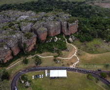 O governador Carlos Massa Ratinho Junior e o Secretário da Segurança Pública, Romulo Marinho Soares, entregam nesta sexta-feira (19), à Polícia Militar do Paraná 155 novas motocicletas, modelo BMW, que incluem capacetes, EPIs e rádios comunicadores, no Parque Estadual Vila Velha, em Ponta Grossa.19/11/2021 - Foto: Jonathan Campos