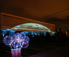 Primeira apresentação do Natal no Palácio Iguaçu é um espetáculo de fogos, luzes e música