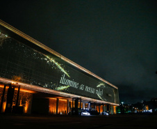 Primeira apresentação do Natal no Palácio Iguaçu é um espetáculo de fogos, luzes e música