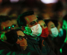 Primeira apresentação do Natal no Palácio Iguaçu é um espetáculo de fogos, luzes e música