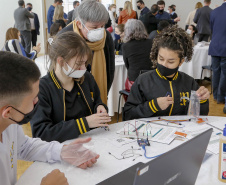 Com educação financeira, robótica e novas plataformas, Paraná moderniza ensino público