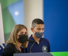  O governador Carlos Massa Ratinho Junior entregou, nesta quarta-feira (10), em cerimônia no Palácio Iguaçu, 10.229 computadores para colégios estaduais de 146 municípios do Paraná, além de mais de 2 mil equipamentos de wi-fi que vão beneficiar os alunos de todas as instituições vinculadas à Secretaria de Estado da Educação e do Esporte (Seed).  Foto: Gilson Abreu/AEN