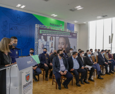  O governador Carlos Massa Ratinho Junior entregou, nesta quarta-feira (10), em cerimônia no Palácio Iguaçu, 10.229 computadores para colégios estaduais de 146 municípios do Paraná, além de mais de 2 mil equipamentos de wi-fi que vão beneficiar os alunos de todas as instituições vinculadas à Secretaria de Estado da Educação e do Esporte (Seed).  Foto: Gilson Abreu/AEN