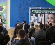  O governador Carlos Massa Ratinho Junior entregou, nesta quarta-feira (10), em cerimônia no Palácio Iguaçu, 10.229 computadores para colégios estaduais de 146 municípios do Paraná, além de mais de 2 mil equipamentos de wi-fi que vão beneficiar os alunos de todas as instituições vinculadas à Secretaria de Estado da Educação e do Esporte (Seed).  Foto: Gilson Abreu/AEN