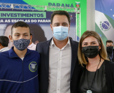  O governador Carlos Massa Ratinho Junior entregou, nesta quarta-feira (10), em cerimônia no Palácio Iguaçu, 10.229 computadores para colégios estaduais de 146 municípios do Paraná, além de mais de 2 mil equipamentos de wi-fi que vão beneficiar os alunos de todas as instituições vinculadas à Secretaria de Estado da Educação e do Esporte (Seed).  Foto: Gilson Abreu/AEN