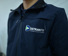 Para trazer padronização e segurança, Detran-PR disponibiliza uniforme para seus colaboradores