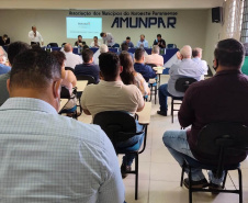 Prefeitos da Amunpar têm acesso a projetos e programas que visam o desenvolvimento sustentável - Paranavaí, 12/11/2021 - Foto: Alessandro Vieira/SEDEST