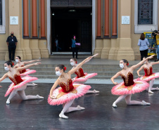 Escola de Dança Teatro Guaíra se apresenta no Parque São Lourenço no sábado