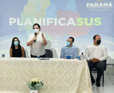 Desde segunda-feira (22), o programa PlanificaSUS teve a adesão formalizada de 115 municípios do Estado e de todos os consórcios da macrorregião Noroeste. Um a um, prefeitos e secretários municipais das Regionais de Saúde assinaram o termo de participação no projeto. - Curitiba, 25/11/2021 - Foto: Maria Sezineide Cavalcante de Melo - 11RS