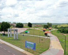 O secretário do Desenvolvimento Sustentável e do Turismo, Márcio Nunes, participou nesta quinta-feira (25) do plantio de mudas de árvores nativas no Parque Urbano de Maria Helena, no Noroeste do Estrado. O parque está com 77% de obras. -  Curitiba, 25/11/2021 - Foto: Alessandro Vieira/SEDEST