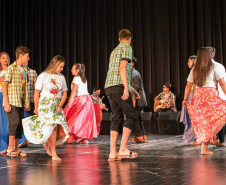 Patrimônio Imaterial do Brasil, a dança típica da cultura caiçara de Guaraqueçaba, denominada Fandango, tem sua primeira apresentação em Morretes neste sábado (27), pelo Grupo Fandanguará. A apresentação fez parte da 1ª Feira de Integração promovida pela Invest Paraná através do programa Vocações Regionais Sustentáveis (VRS). - Antonina, 26/11/2021 - Foto: Grupo Fandanguará