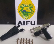 Operação apreende arma de fogo e produtos contrabandeados em Curitiba e no Litoral