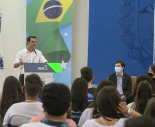 Governador do Paraná, Carlos Massa Ratinho Junior e o Secretario da Educação, Renato Feder participam do projeto Ganhando o Mundo. 