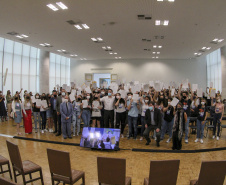 Governador do Paraná, Carlos Massa Ratinho Junior e o Secretario da Educação, Renato Feder participam do projeto Ganhando o Mundo. 