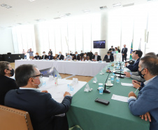 O governador Carlos Massa Ratinho Junior participa nesta quinta-feira(9),  de reuniao do comitê de ESG no Palacio Iguaçu - 09/12/2021 - Foto: Geraldo Bubniak/AEN